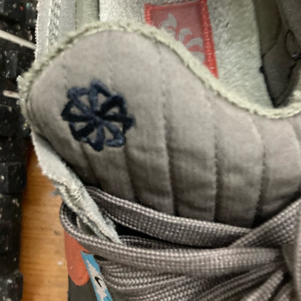 Nike toasty sneakers size 11 - Picture 9 of 9